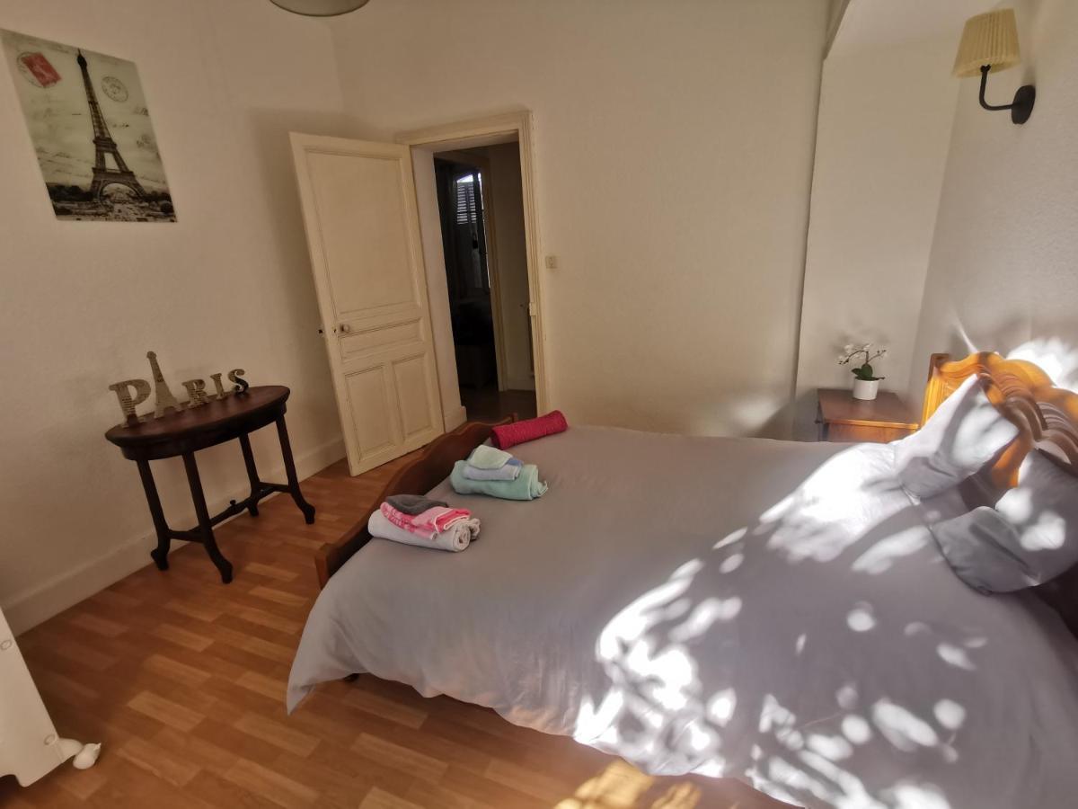 Bel Appartement Tout Equipe! Proche Des Parcs, Avec Sa Cour Privative Et Sa Place De Parking Securisee A 450 M Du Logement Виши Екстериор снимка