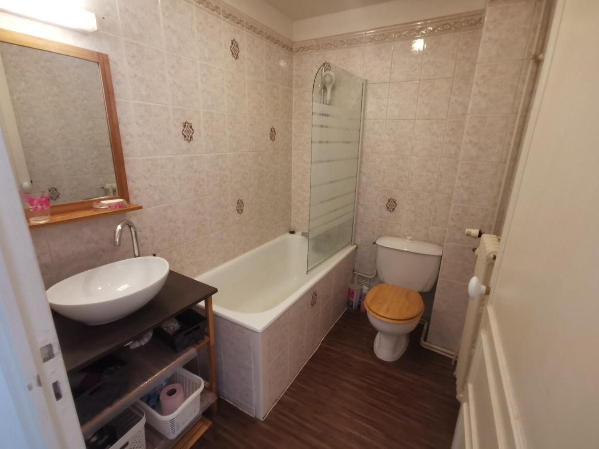Bel Appartement Tout Equipe! Proche Des Parcs, Avec Sa Cour Privative Et Sa Place De Parking Securisee A 450 M Du Logement Виши Екстериор снимка